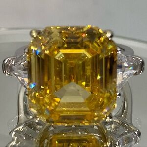 Elegant Asscher Cut Yellow lab created Diamond in 925 Silver 9 carats Size 9